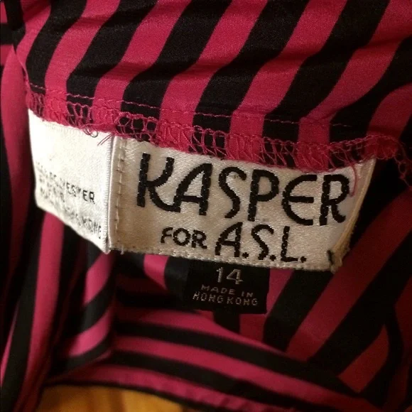 Fun 90’s Kasper Crop Top - Picture 6 of 6